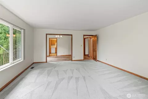 Living - 10 View Point Ter, Longview, WA 98632 photo 2 of 5