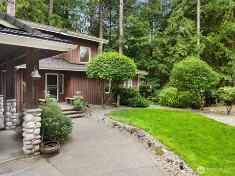 91 E Westlake Dr S, Allyn, WA 98524