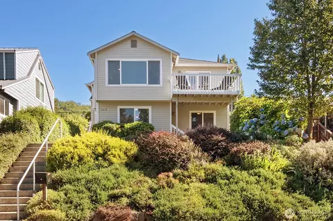 3046 NE Blakeley St, Seattle, WA 98105