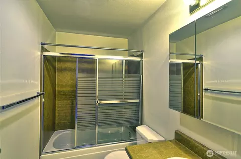 Bath - 820 E Cady Rd #E304, Everett, WA 98203 photo 3 of 3