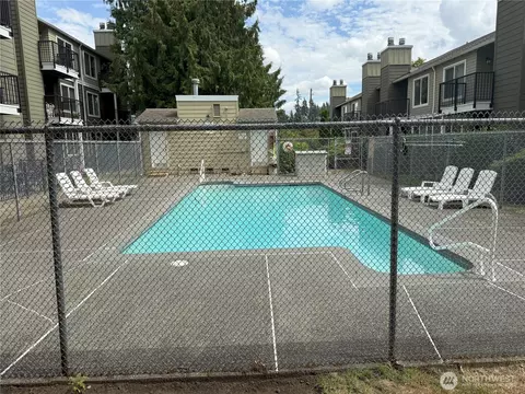 Exterior - 820 E Cady Rd #E304, Everett, WA 98203 photo 2 of 5