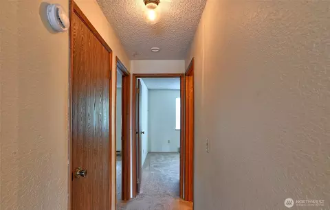 Entry Way - 820 E Cady Rd #E304, Everett, WA 98203 photo 1 of 1