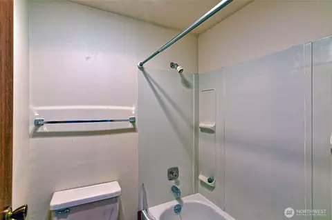 Bath - 820 E Cady Rd #E304, Everett, WA 98203 photo 2 of 3