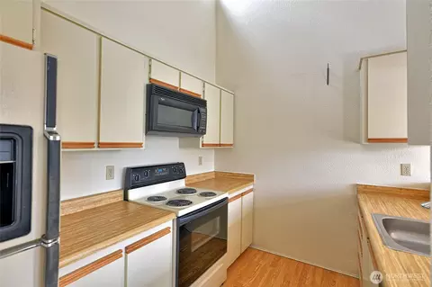 Kitchen - 820 E Cady Rd #E304, Everett, WA 98203 photo 1 of 3