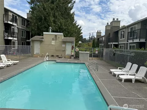 Exterior - 820 E Cady Rd #E304, Everett, WA 98203 photo 1 of 5