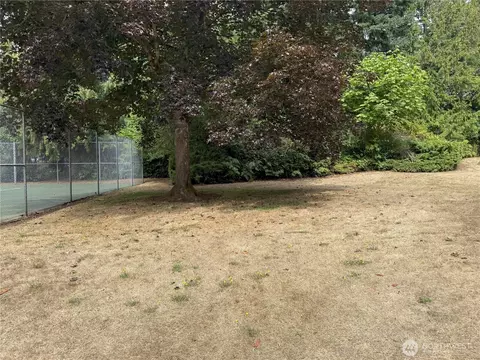 Exterior - 820 E Cady Rd #E304, Everett, WA 98203 photo 4 of 5