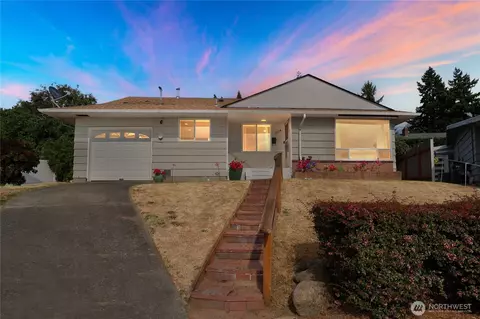 1614 Scott Pl, Bremerton, WA 98310