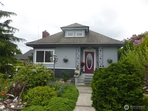 1311 8th St, Anacortes, WA 98221