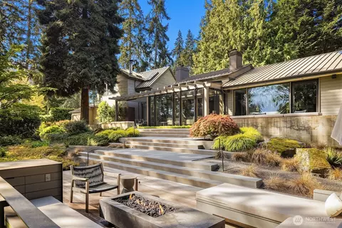 7916 NE 22nd St, Medina, WA 98039