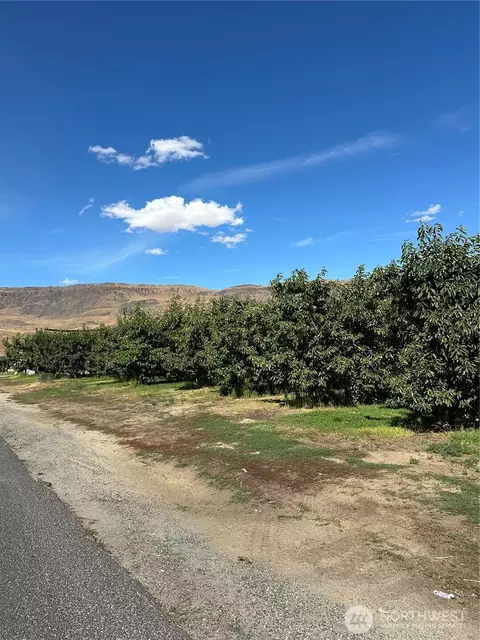 559 S Webb Ave, East Wenatchee, WA 98802