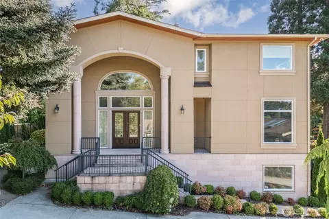 9426 Lake Washington Blvd NE, Bellevue, WA 98004