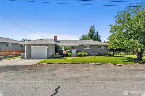 268 Alta Lake Rd, Pateros, WA 98846