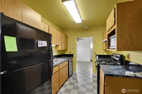 Kitchen - 1529 E Desmet, Spokane, WA 99202 photo 2 of 2