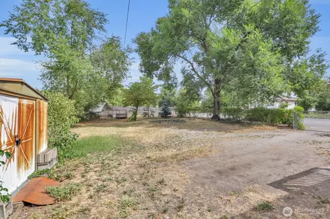 Exterior - 1529 E Desmet, Spokane, WA 99202 photo 5 of 5