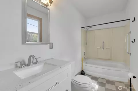 Bath - 1529 E Desmet, Spokane, WA 99202 photo 1 of 1