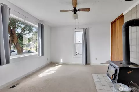 Living - 1529 E Desmet, Spokane, WA 99202 photo 1 of 2