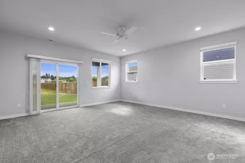 Living - 15210 Meade Mccumber Rd E, Sumner, WA 98390 photo 6 of 6