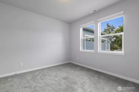 Bedroom - 15210 Meade Mccumber Rd E, Sumner, WA 98390 photo 4 of 8