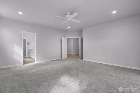 Bedroom - 15210 Meade Mccumber Rd E, Sumner, WA 98390 photo 2 of 8