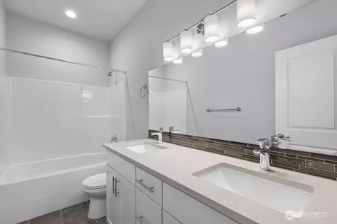 Bath - 15210 Meade Mccumber Rd E, Sumner, WA 98390 photo 6 of 6