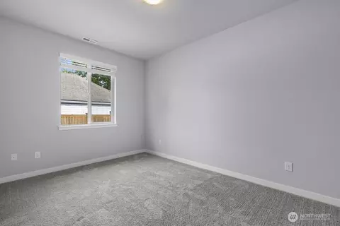 Bedroom - 15210 Meade Mccumber Rd E, Sumner, WA 98390 photo 7 of 8