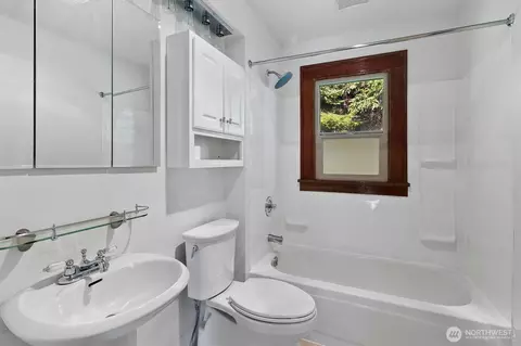 Bath - 5947 Lawrence Rd, Everson, WA 98247 photo 1 of 1