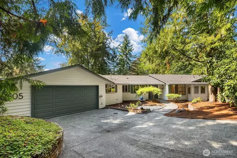8505 NE 27th Pl, Clyde Hill, WA 98004