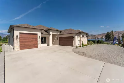18 Loretta Ln, Chelan, WA 98816