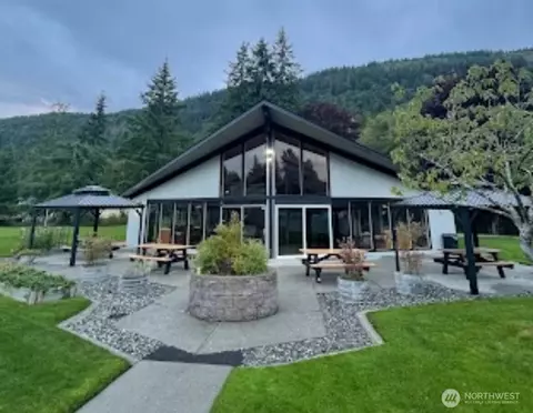 318 Trout Pl, Sedro Woolley, WA 98284