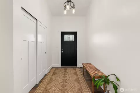 Entry Way - 104 Sequoia Ln, Onalaska, WA 98570 photo 1 of 2