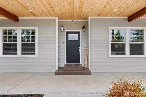 Exterior - 104 Sequoia Ln, Onalaska, WA 98570 photo 3 of 9