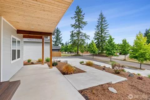 Exterior - 104 Sequoia Ln, Onalaska, WA 98570 photo 2 of 9