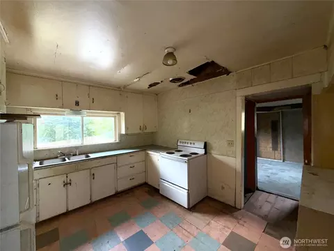 Kitchen - 653 E 9th St, Republic, WA 99166 photo 1 of 1