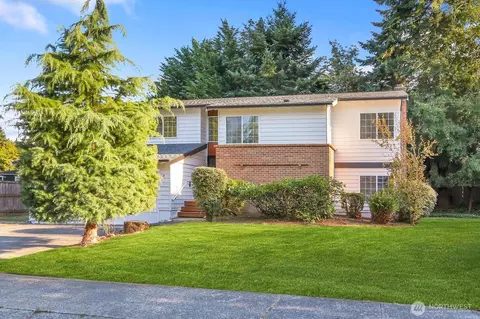 1621 N 201st St, Shoreline, WA 98133