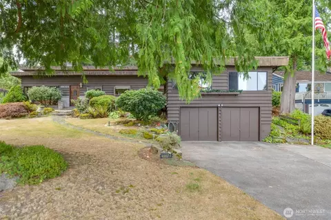 16023 35th Ave NE, Lake Forest Park, WA 98155