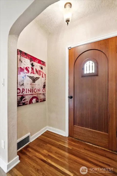Entry Way - 324 Juniper St, Walla Walla, WA 99362 photo 1 of 2