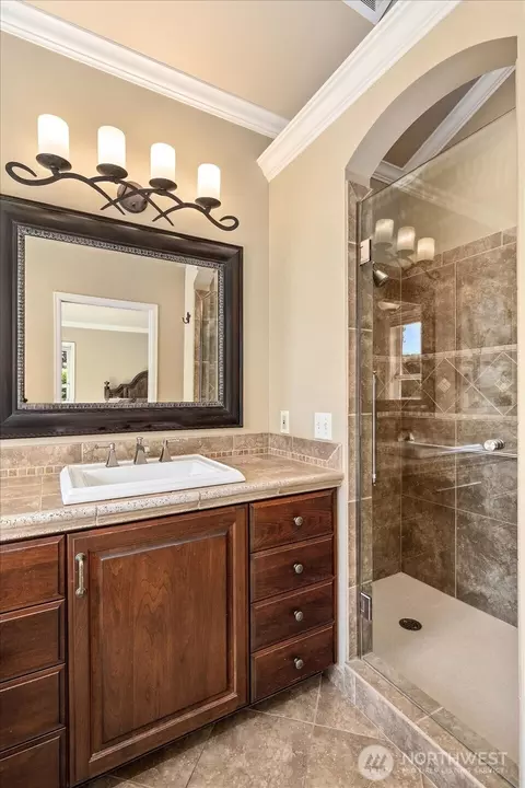 Bath - 324 Juniper St, Walla Walla, WA 99362 photo 4 of 5