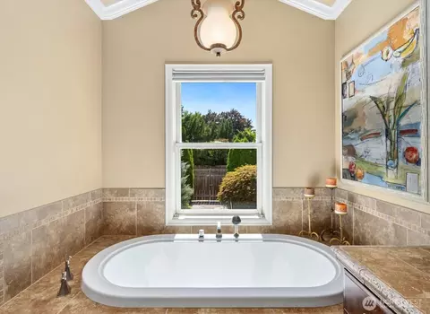 Bath - 324 Juniper St, Walla Walla, WA 99362 photo 3 of 5