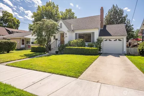 Exterior - 324 Juniper St, Walla Walla, WA 99362 photo 2 of 8