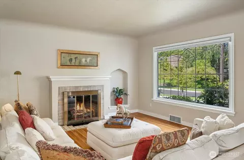 Living - 324 Juniper St, Walla Walla, WA 99362 photo 1 of 4