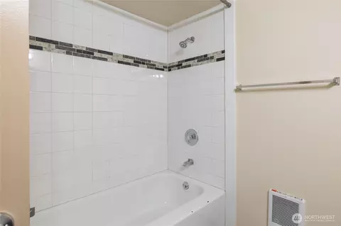 Bath - 2517 Howard Ave, Everett, WA 98203 photo 2 of 3