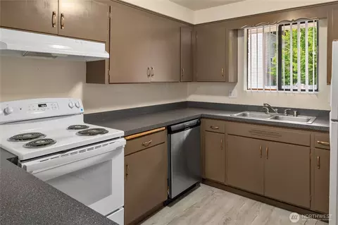 Kitchen - 2517 Howard Ave, Everett, WA 98203 photo 1 of 2