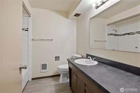 Bath - 2517 Howard Ave, Everett, WA 98203 photo 1 of 3