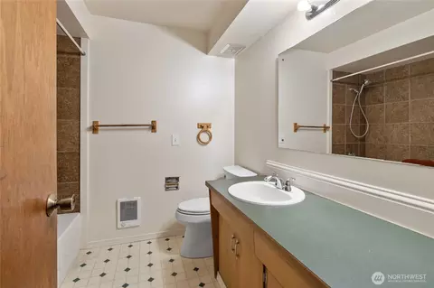 Bath - 2517 Howard Ave, Everett, WA 98203 photo 3 of 3