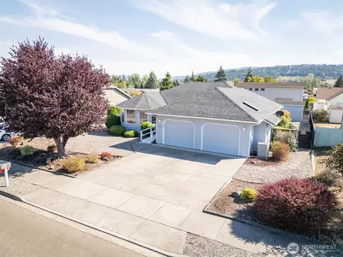 921 E Willow St, Sequim, WA 98382