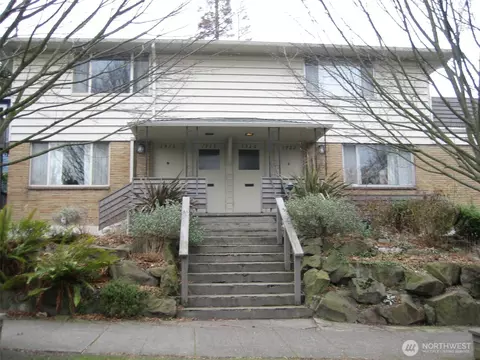 1916 N 44th St, Seattle, WA 98103