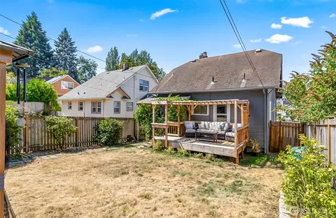 Exterior - 3503 Rockefeller Ave, Everett, WA 98201 photo 6 of 9