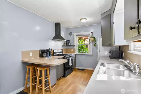 Kitchen - 3503 Rockefeller Ave, Everett, WA 98201 photo 2 of 6