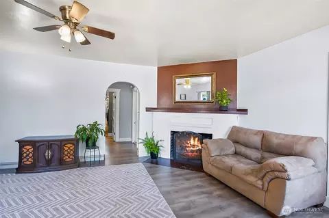 Living - 3503 Rockefeller Ave, Everett, WA 98201 photo 1 of 2