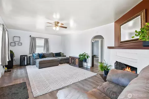 Living - 3503 Rockefeller Ave, Everett, WA 98201 photo 2 of 2